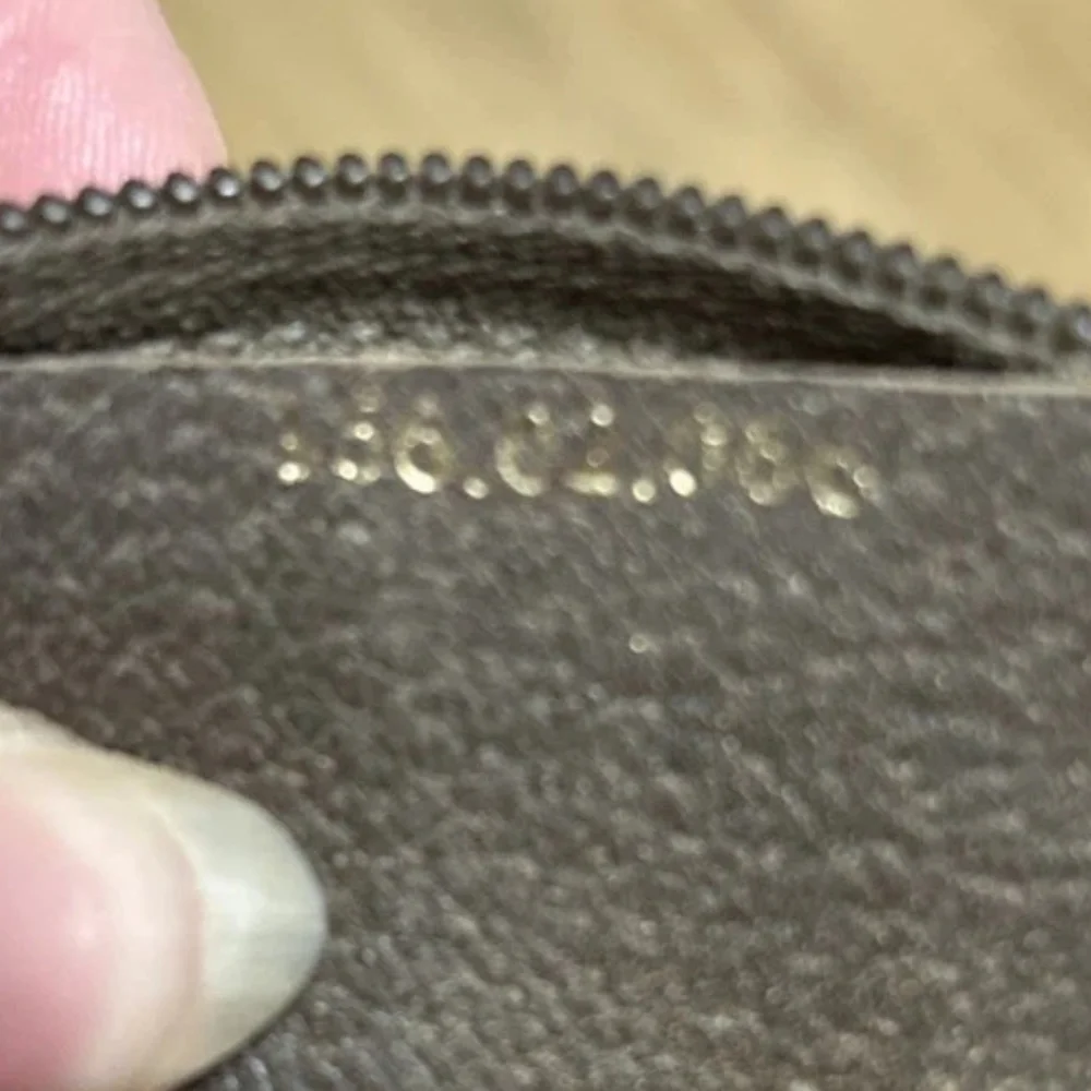 AUTHENTIC VINTAGE Gucci Beige and Brown Monogram Bag - Picture 10 of 10